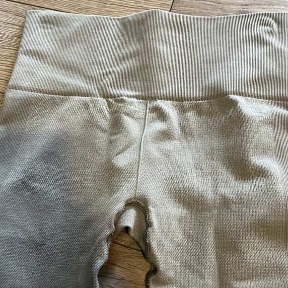 Lululemon Seamlessly Street Crop Heathered Grey - Picture 5 of 6